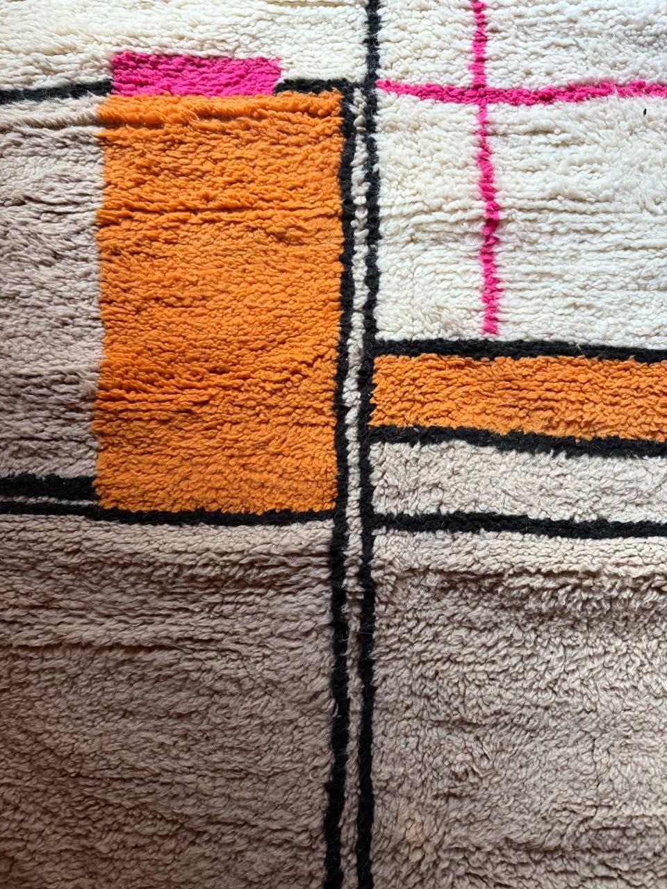 Nour al Medina - Handcrafted Moroccan Wool Rug - 300x190 cm