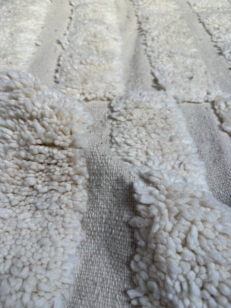 Tissura - Handcrafted Moroccan Wool Rug - 250x150 cm