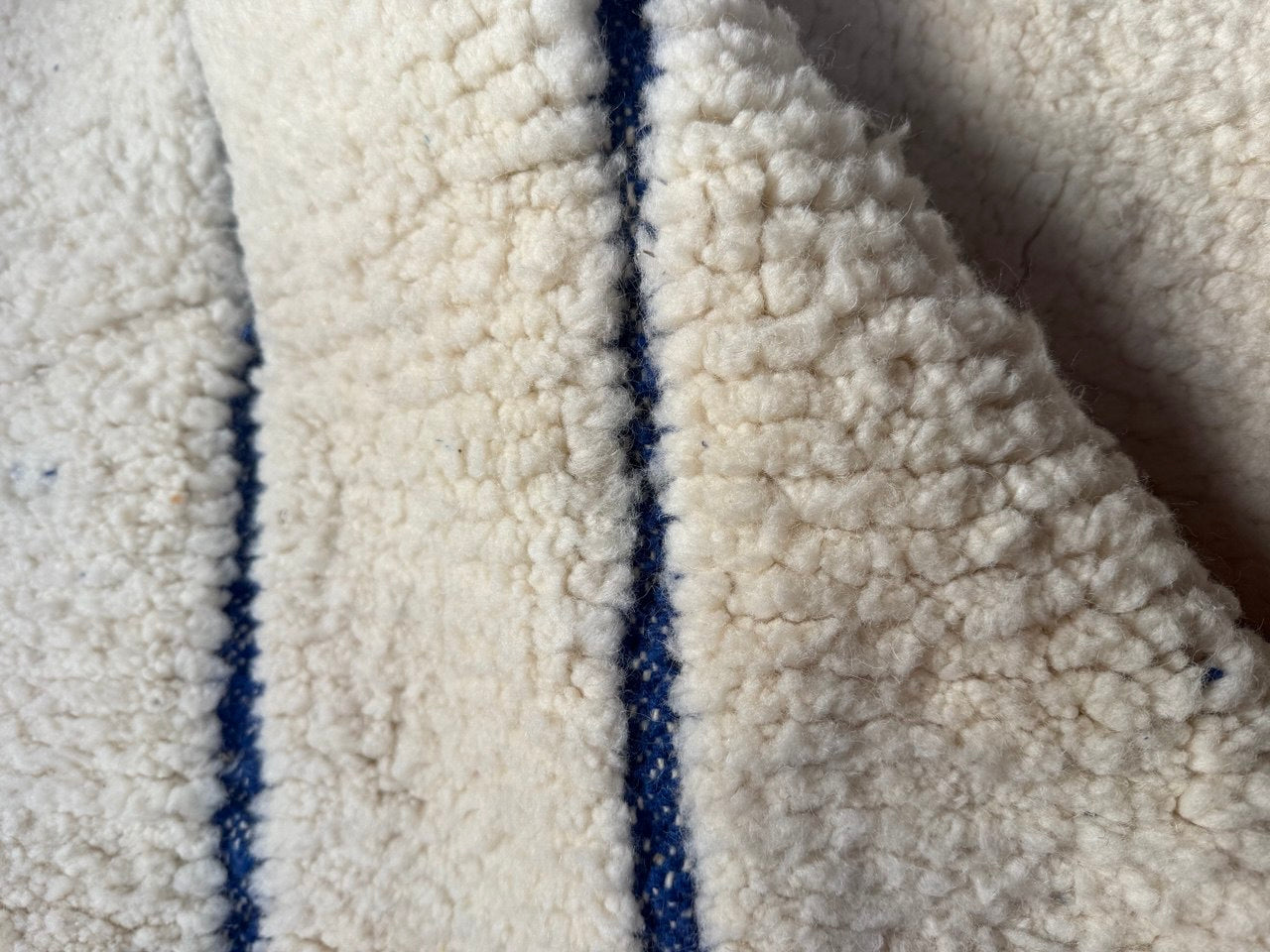 Azel - Handcrafted Moroccan Wool Rug - 310x200 cm