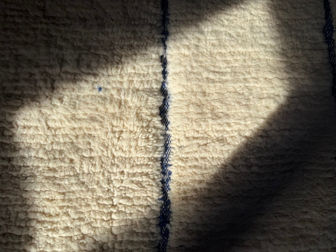 Azel - Handcrafted Moroccan Wool Rug - 310x200 cm