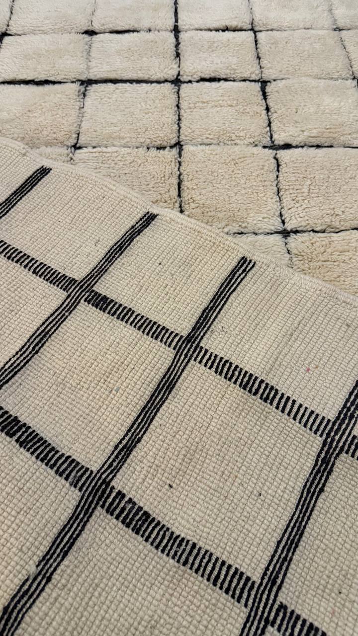 Idraren - Handcrafted Moroccan Wool Rug