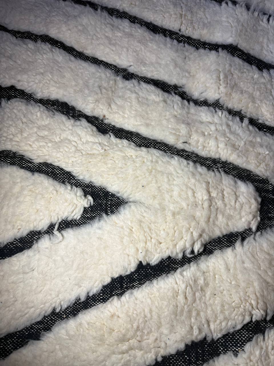 Black Sahara - Handcrafted Moroccan Wool Rug - 300x200 cm